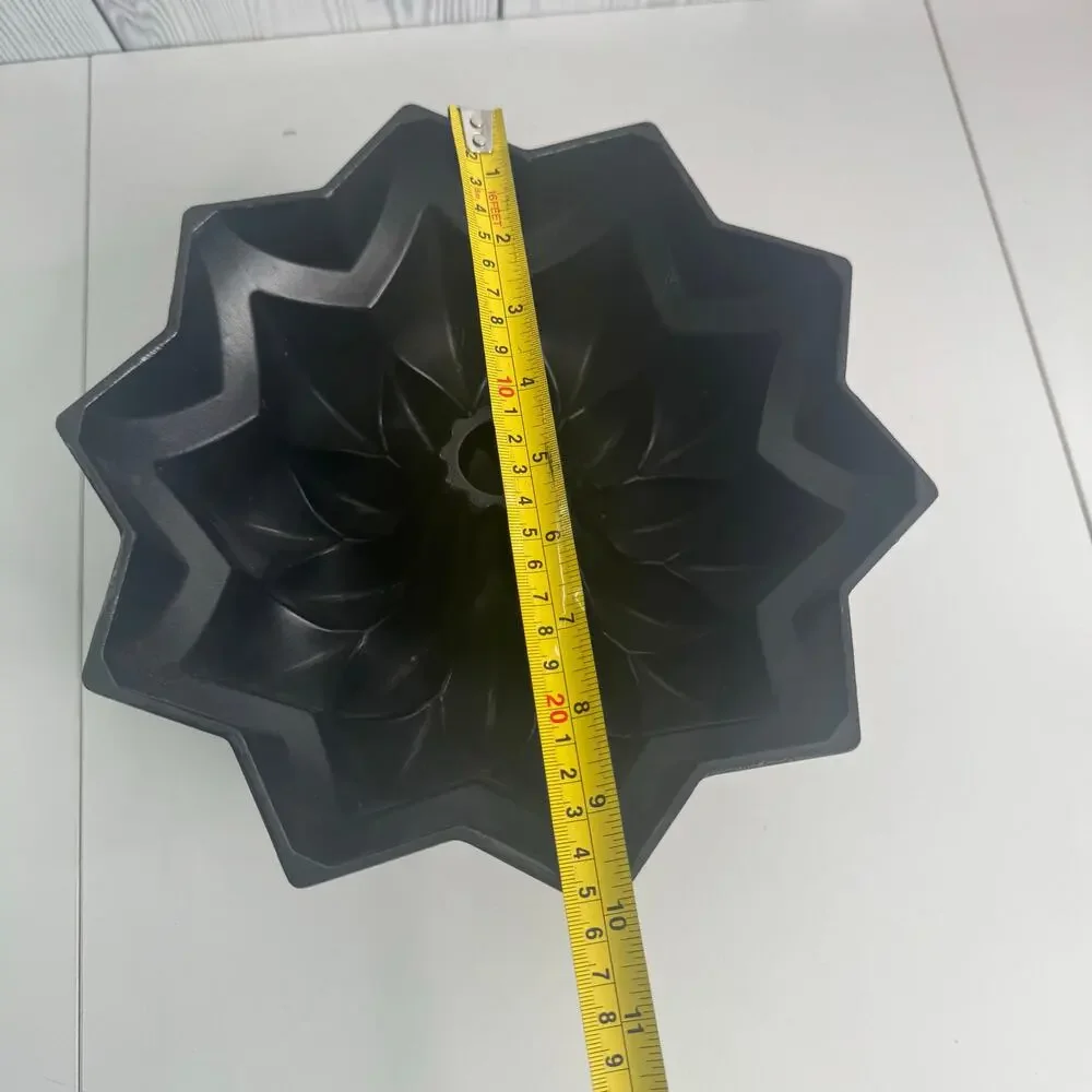 Nordic Ware STAR Bundt Cake Pan Heavy Cast Aluminum USA